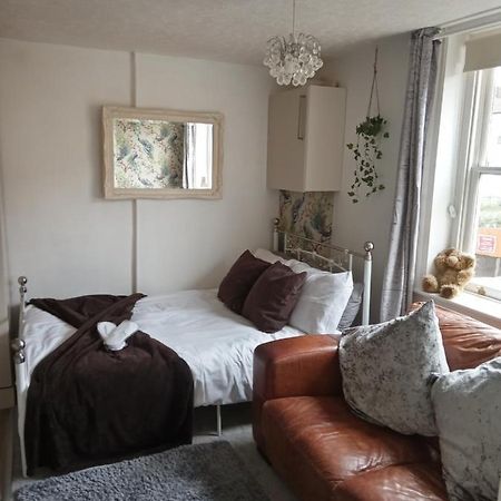 Little Dorrit Studio Flat 5 Rochester Me1 1Xz Strood المظهر الخارجي الصورة