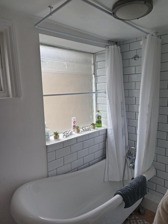 Little Dorrit Studio Flat 5 Rochester Me1 1Xz Strood المظهر الخارجي الصورة