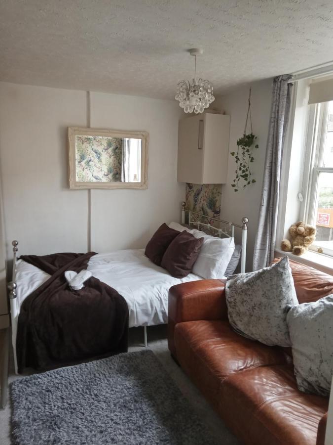 Little Dorrit Studio Flat 5 Rochester Me1 1Xz Strood المظهر الخارجي الصورة