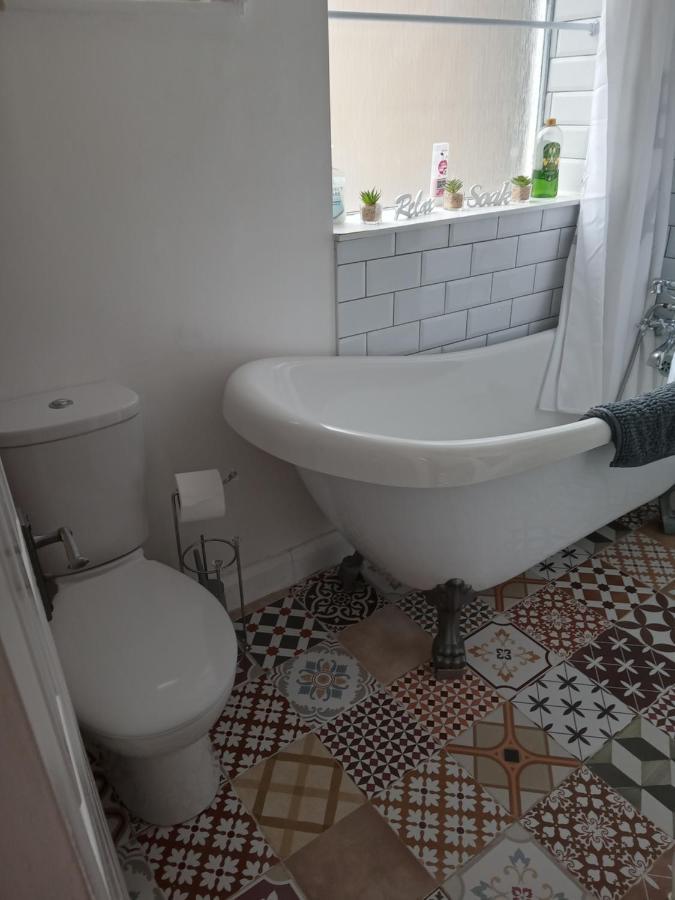 Little Dorrit Studio Flat 5 Rochester Me1 1Xz Strood المظهر الخارجي الصورة