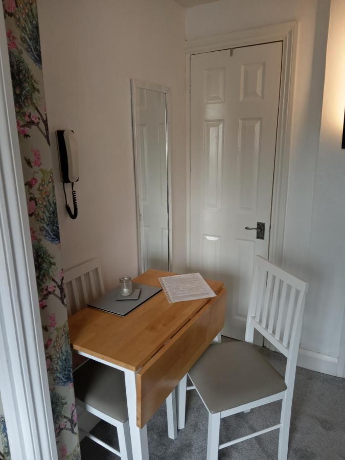 Little Dorrit Studio Flat 5 Rochester Me1 1Xz Strood المظهر الخارجي الصورة