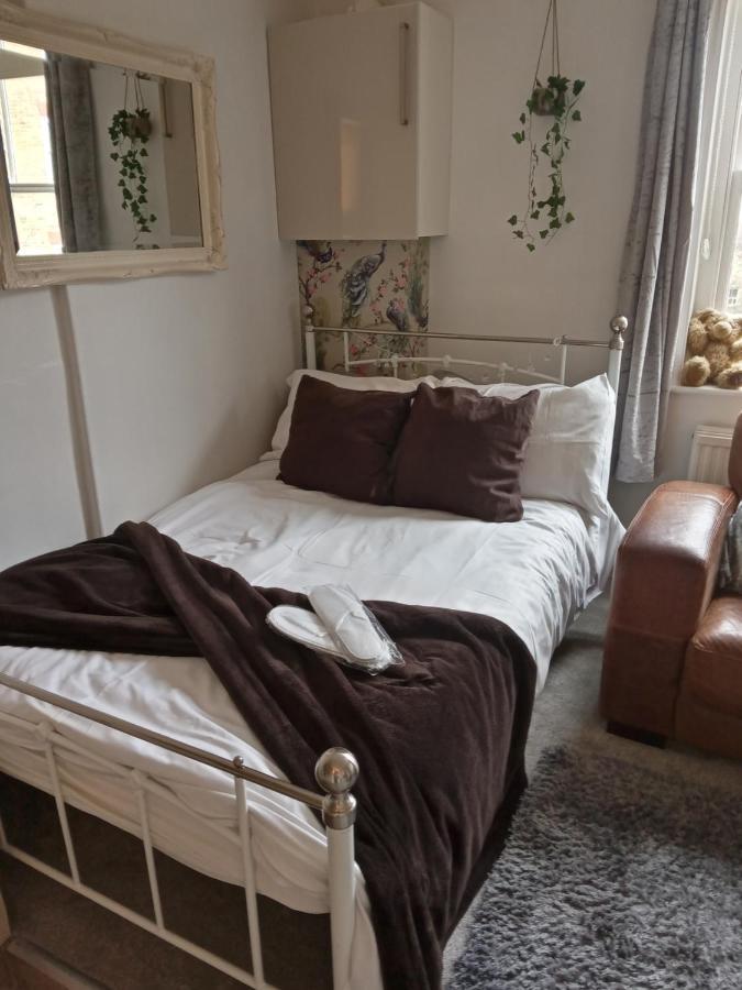 Little Dorrit Studio Flat 5 Rochester Me1 1Xz Strood المظهر الخارجي الصورة