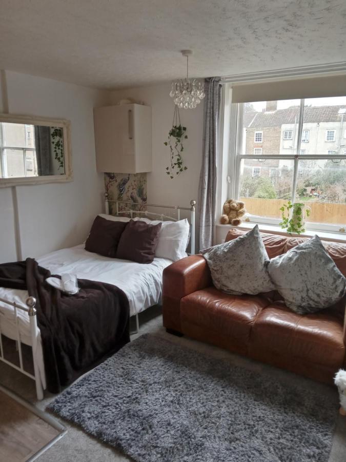 Little Dorrit Studio Flat 5 Rochester Me1 1Xz Strood المظهر الخارجي الصورة